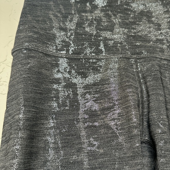 Lululemon High Rise Wunder Under Silver Gray Metallic Leggings Size 0 - Picture 3 of 7